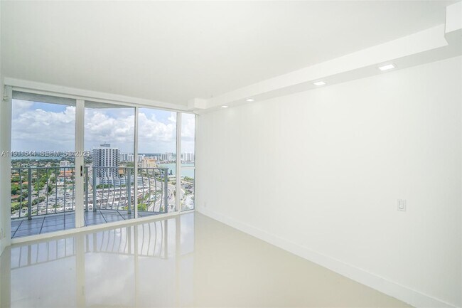 Building Photo - 7601 E Treasure Dr