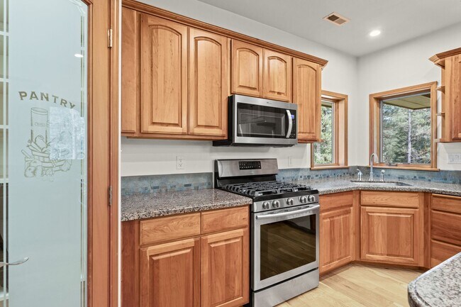 Building Photo - 6 Bed 4 Bath Daylight Rancher on Acreage in Mead School District.  Absolutely Gorgeous