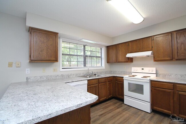 Building Photo - 7649 Old Hickory Dr