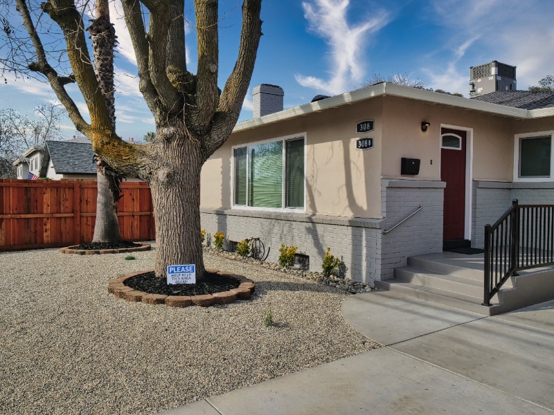 Building Photo - 308 6th St