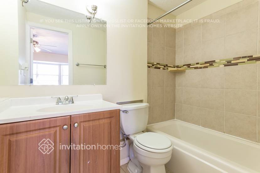 Building Photo - 4315 19th Ave W