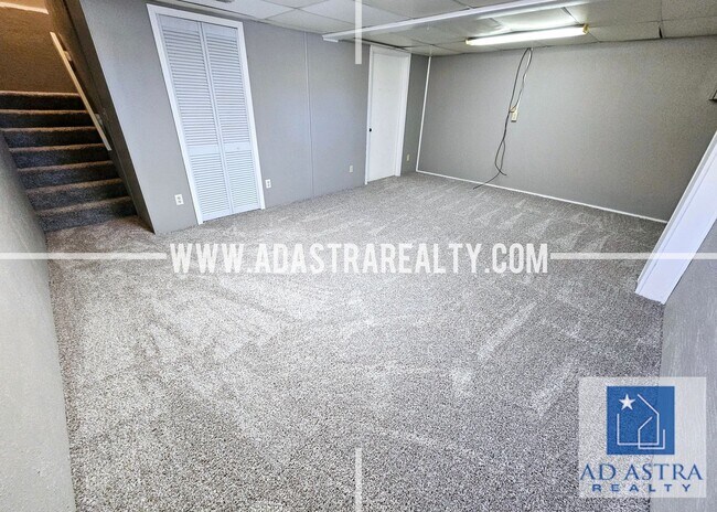 Building Photo - Nice 3 bed 1.5 bath townhouse in Olathe-Coming SOON!!