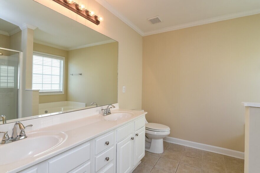 Building Photo - 738 Austin Creek Dr