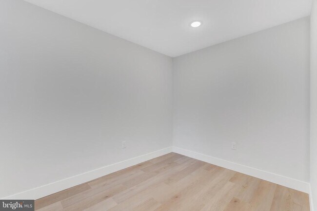 Building Photo - 1243 W Westmoreland St