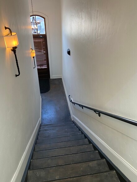 Entryway - 15 Barnes St