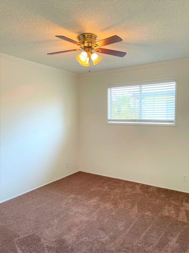 Building Photo - 4916 Hazeltine Ave