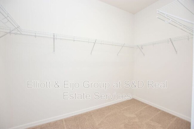 Building Photo - 5632 Aral Dr