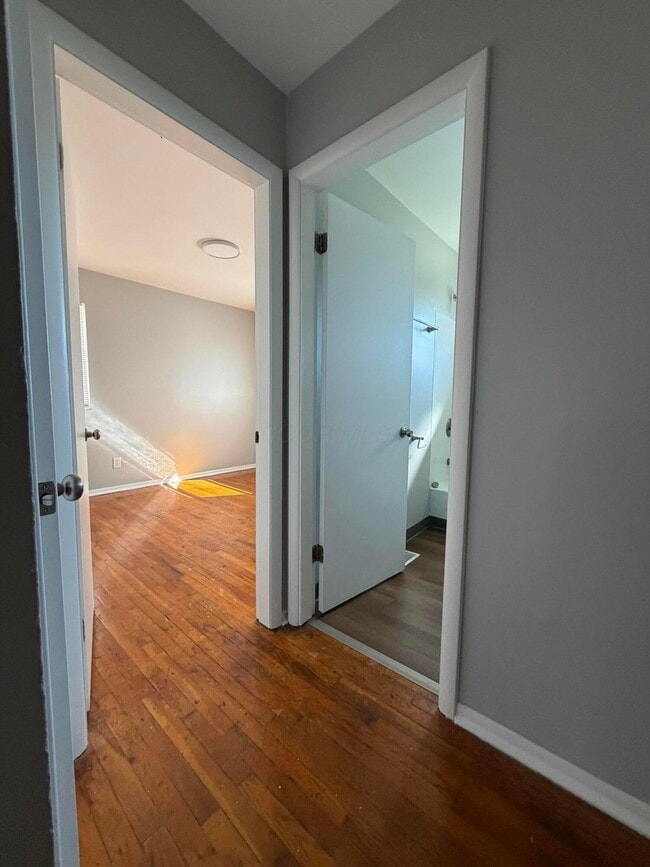 Building Photo - 1975 Dunbar Dr