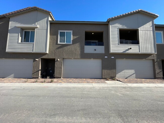 Building Photo - Built in 2024 GATED 3 BED 2.5 BATH 2 CAR G...