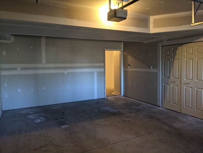 Building Photo - 3 Bedroom Townhouse For Rent in Charming Waynesboro, PA