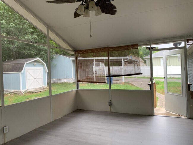 Building Photo - Mount Juliet three bedroom two bath in the...