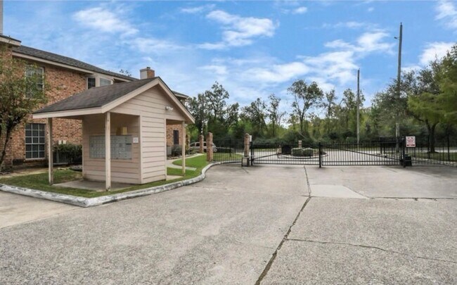 Building Photo - 3770 Lovers Wood Ln