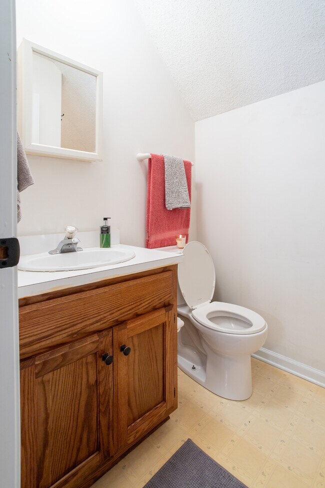 Building Photo - 1735 Kallaramo Rd