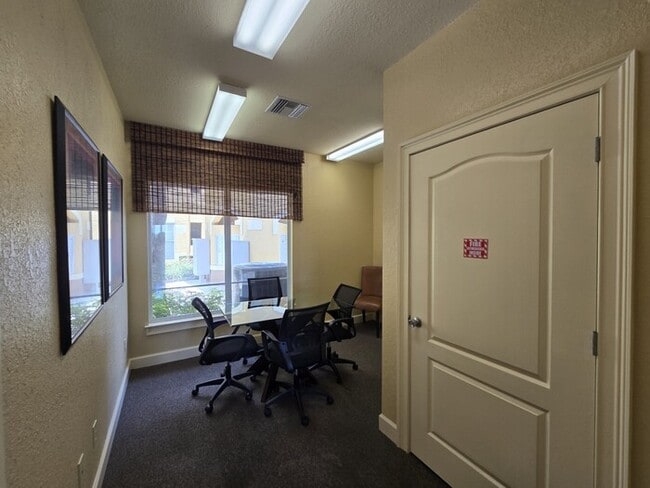 Building Photo - 1 Bed 1 Bath Condo For Rent in Tampa $1499