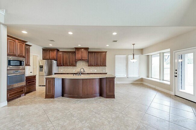 Building Photo - 28810 Davenport Dr