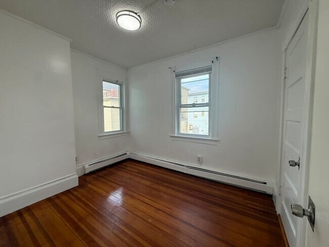 Building Photo - 153 Bailey St