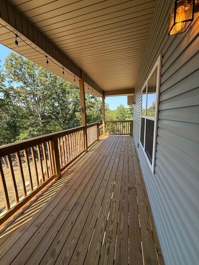 Building Photo - Gorgeous 4Bedroom House, on spacious 2 acres