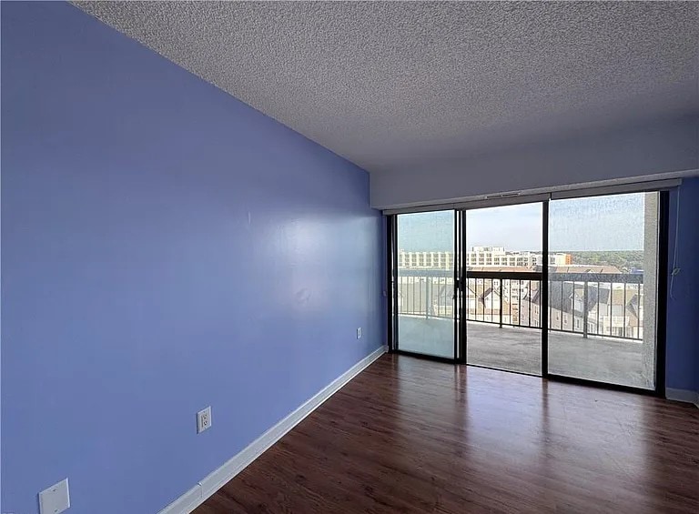 Building Photo - 2830 Shore Dr