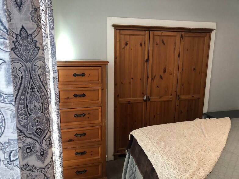 Building Photo - 9310 Dempster Dr