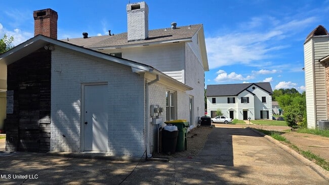 Building Photo - 933 Glastonbury Cir