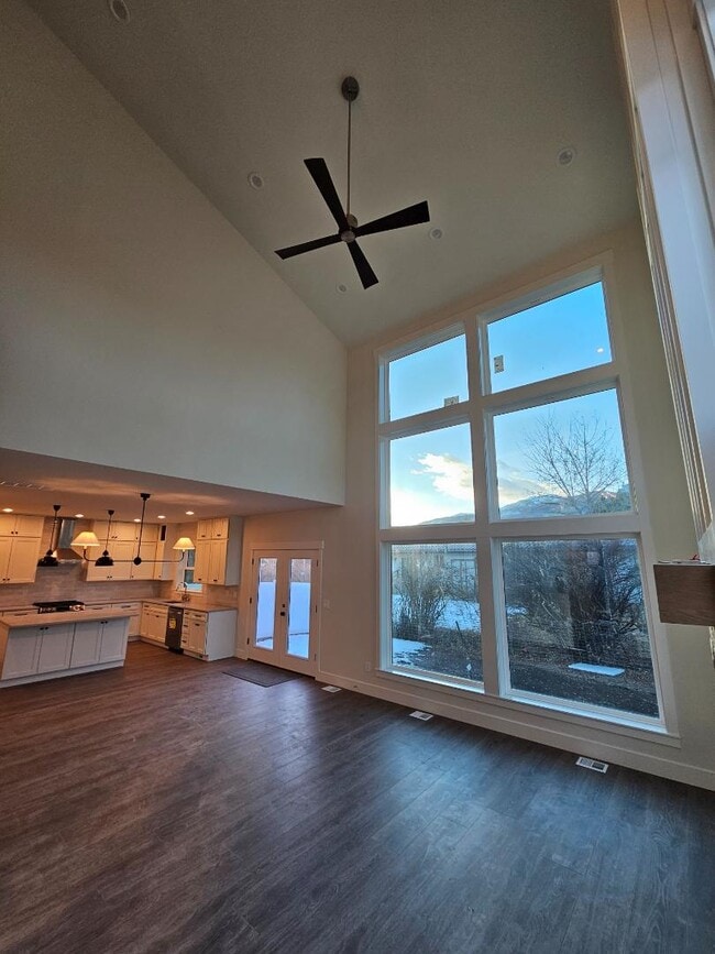 Building Photo - 68 S 250 E