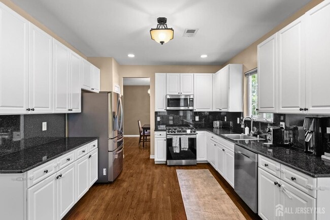 Building Photo - 13 Goldstar Dr