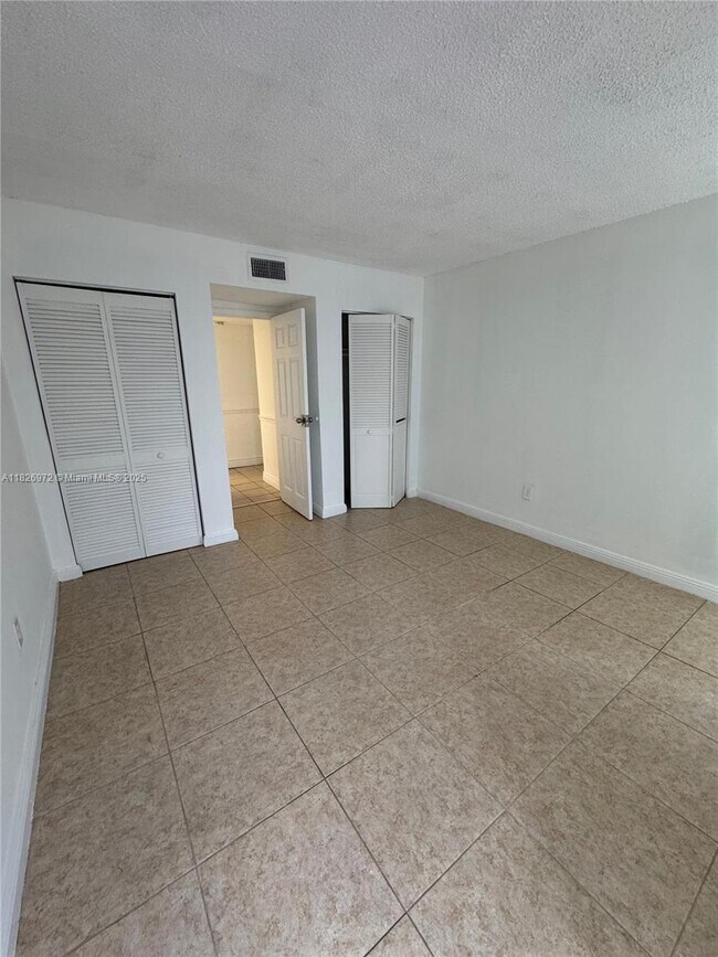 Building Photo - 4848 NW 24th Ct