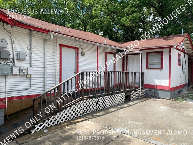 Primary Photo - **MOVE-IN SPECIAL** ALL BILLS PAID!!! Conv...