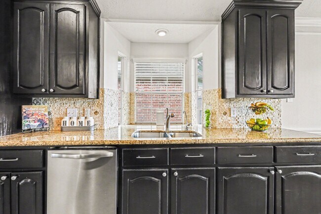 Building Photo - 16434 Red Crest Dr