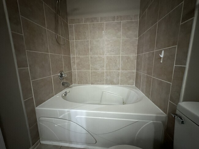 Building Photo - 122 Alexander Blvd