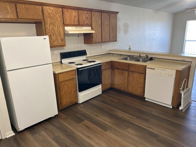 Building Photo - 1009 Industrial Ave