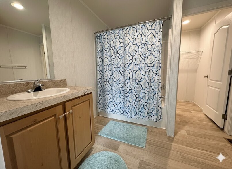 Building Photo - 26 Jubilee St