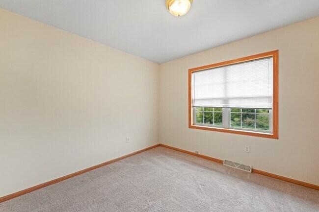 Building Photo - 612-614 Meadow View Rd