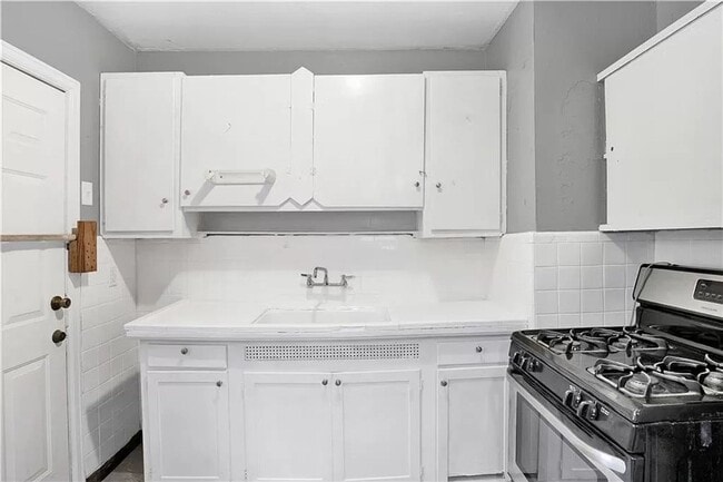 Building Photo - Newly Remodeled 2 Bedroom | 1 Bathroom