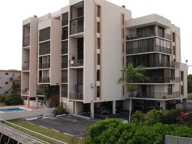 Primary Photo - 7899 NE Bayshore Ct