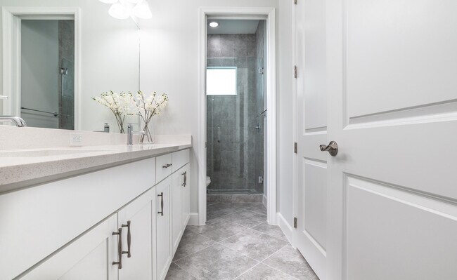 Building Photo - 15145 Cameo Ct