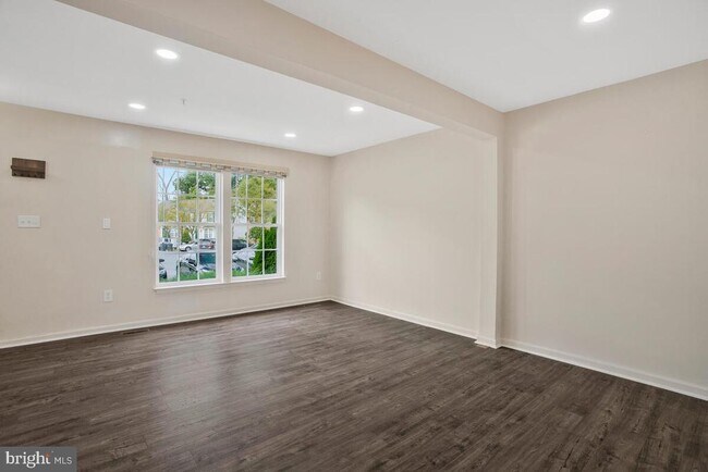 Building Photo - 7641 Fairbrook Rd