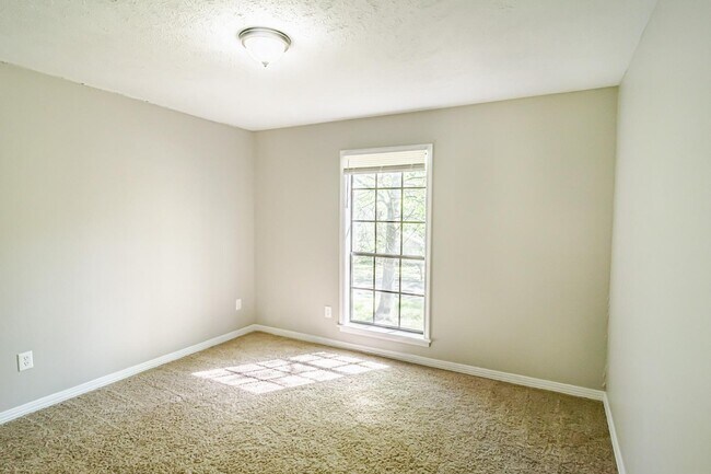 Building Photo - 703 Parker Dr
