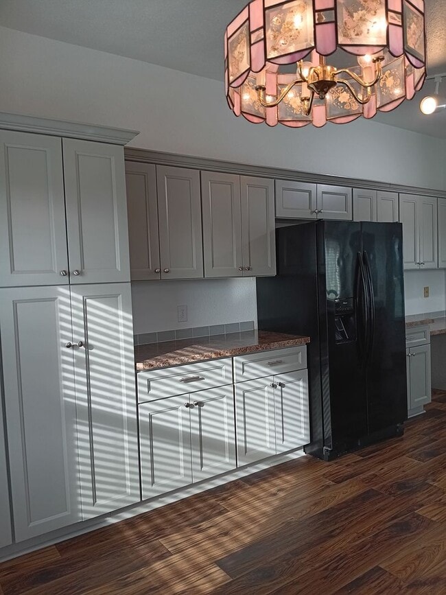 Building Photo - Country Living In The Independence Area Is...