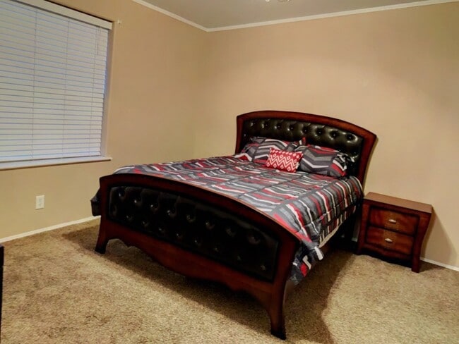 Building Photo - Fully Furnished Nice 3BR/2BA Home