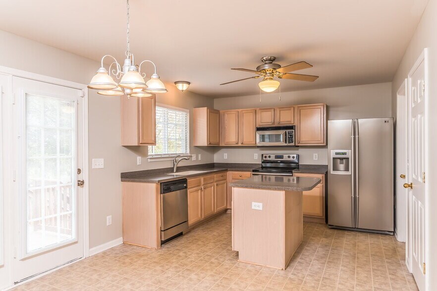 Building Photo - 209 Briarcotes Cir