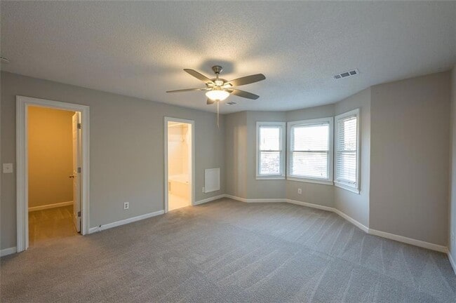 Building Photo - 4648 Calumet Cir NW