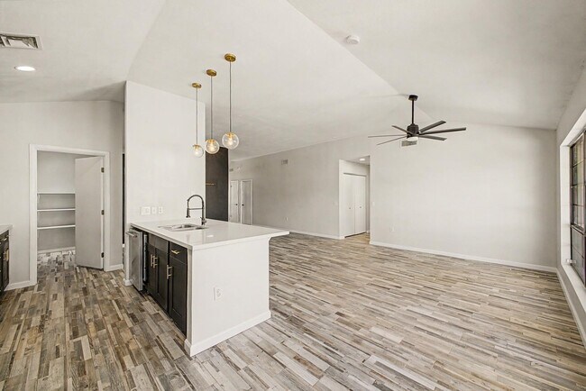 Building Photo - 4812 E Gary St