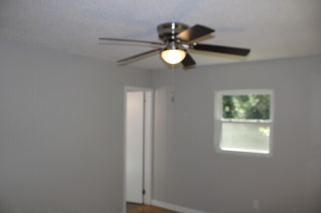 Building Photo - 3332 Hillis Rd