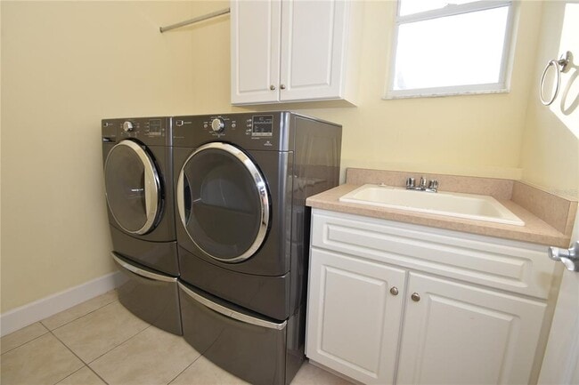 Building Photo - 17 Oasis Cir