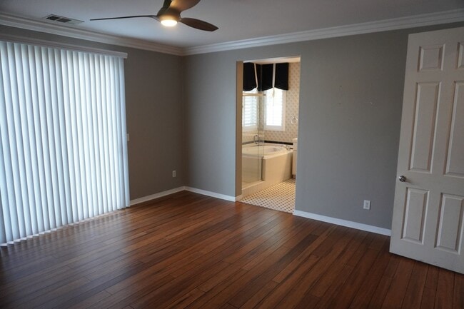 Building Photo - Beautiful Home in Gated Community!