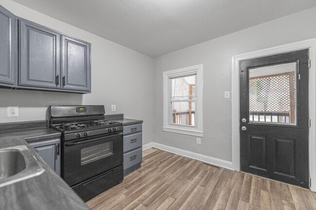 Building Photo - 9 E Basin St