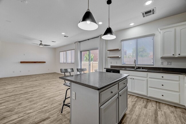 Building Photo - Beautiful 3 Bedroom + Loft - SOLAR INCLUDED!