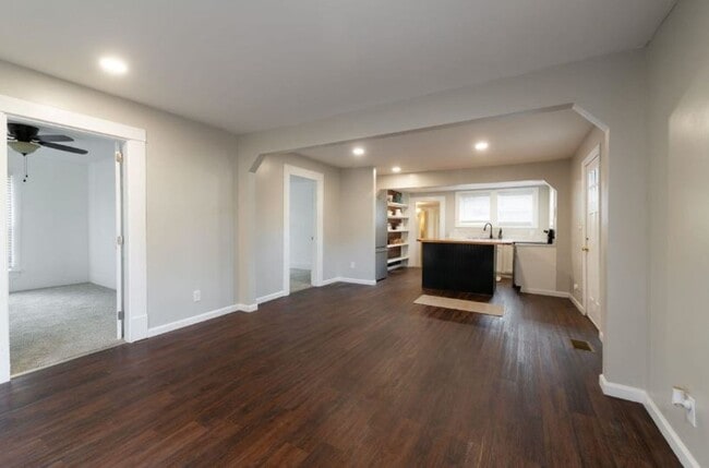 Building Photo - Beautiful Home!