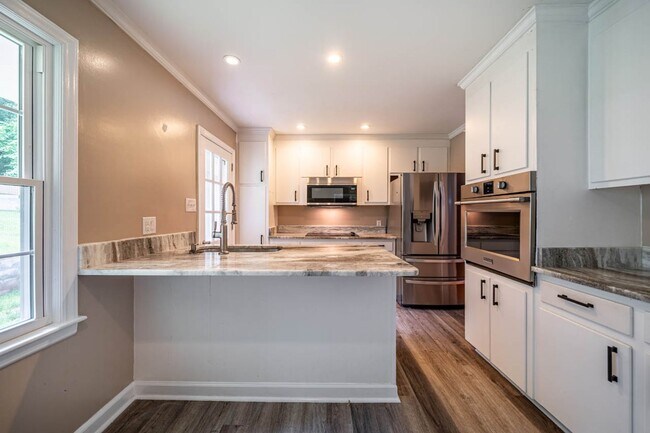 Building Photo - 4222 Arbutus Dr